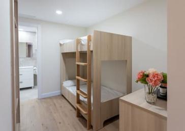 Habitacions quadruples, amb vistes sobre el riu Ter